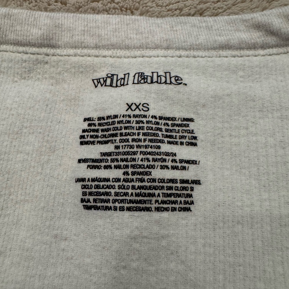 Wild Fable Light Gray Ribbed V-Neck Tee - Picture 4 of 4